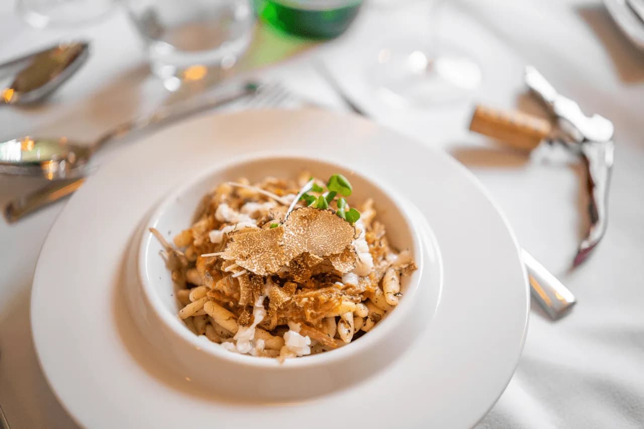 Trgana sporo pečena janjetina s domaćom tjesteninom; Foto: Marko Ivaniš