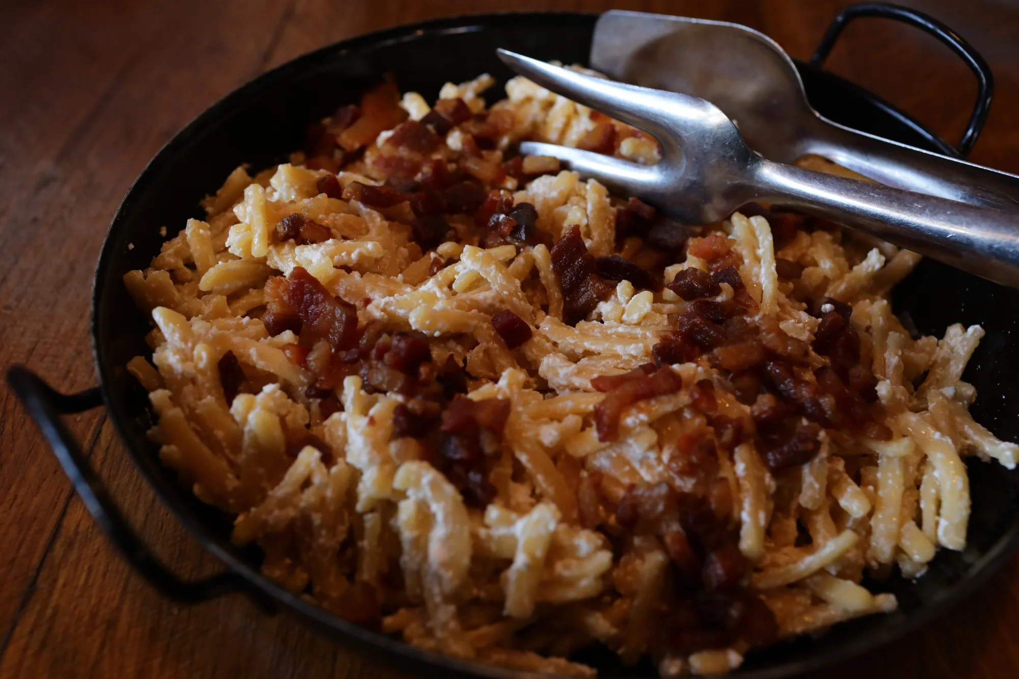 Perkelt od podolca s domaćom tjesteninom, svježim sirom i hrskavom slaninom — Foto: Mario Romulić